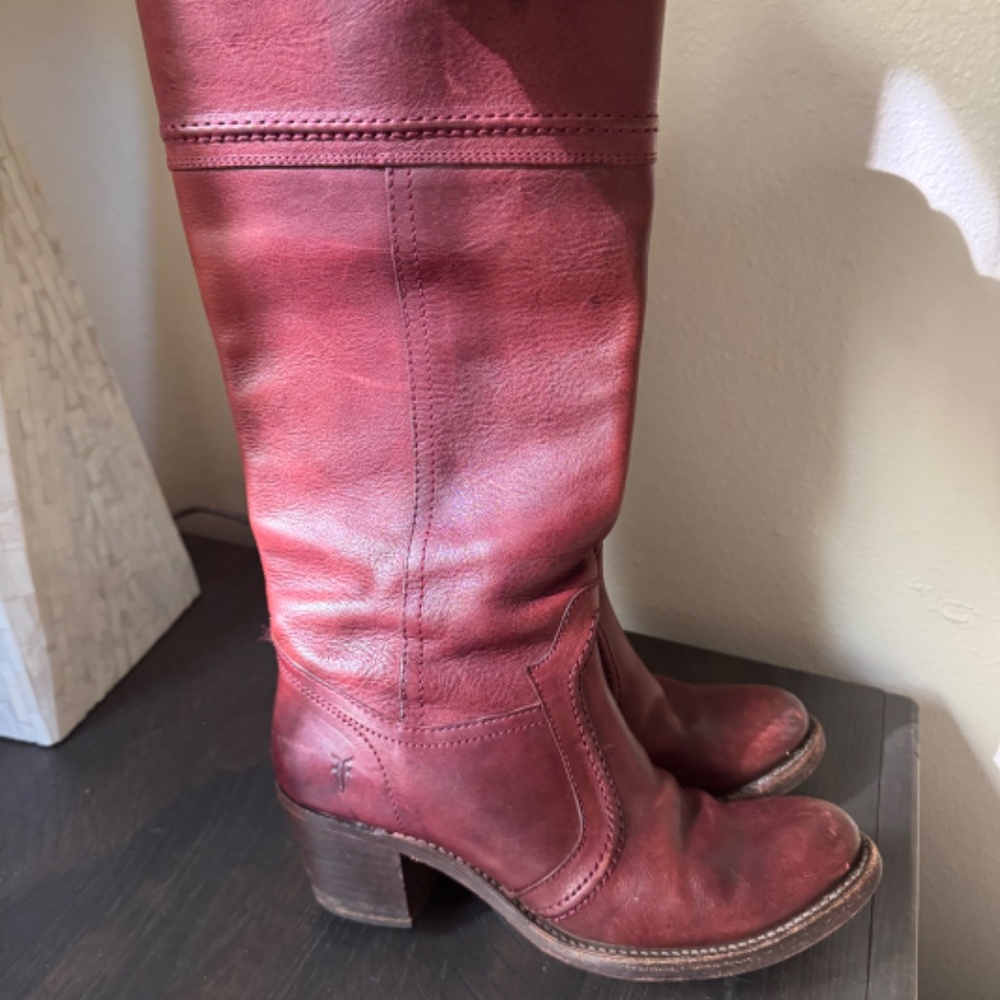 Rare Frye Jane Tall - Plum - size 7